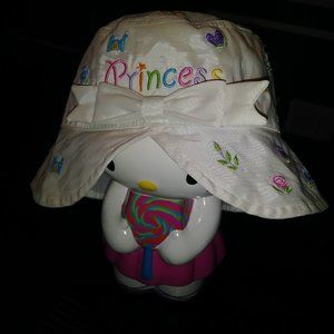 UEC DISNEY PRINCESS BABY HAT W EMBRODIERED DETAIL